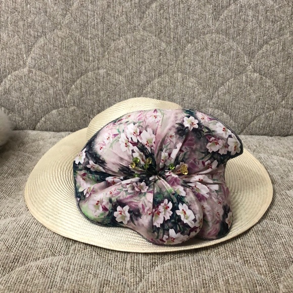 🌺🌺Fraicheur fine hats with silk flower decor